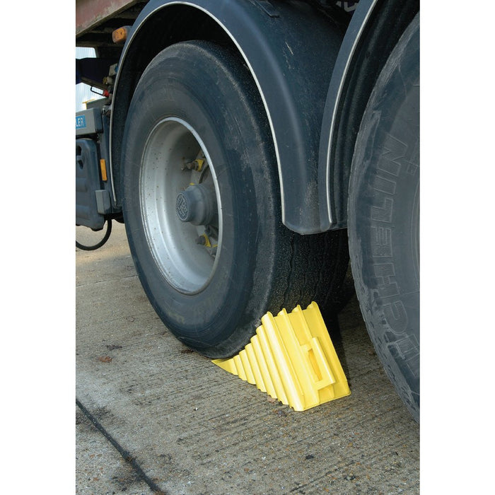 Draper Tools Expert Wheel Chock for Larger Than 920mm Dia. Wheels 12271